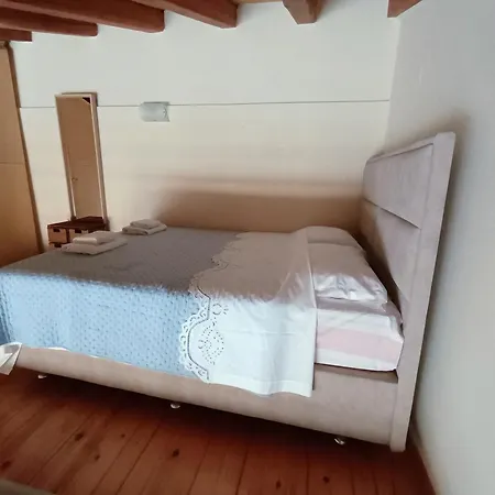 Mary's Bright - Corfu Old Town Appartement