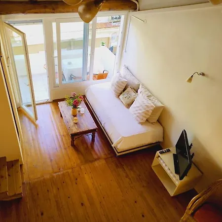 Mary's Bright - Corfu Old Town Apartment